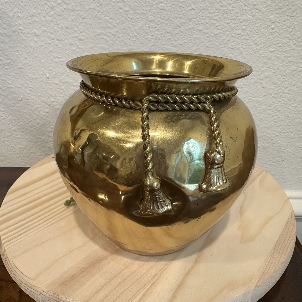 Vintage 1999 Vase 5.5 Inch Rope Tassel Solid Hammered‎ Yellow Brass Elegant Tags